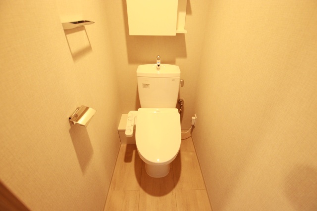 トイレ　※別室の参考写真の為、現況優先です。