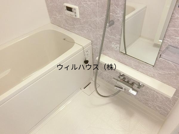 バス・シャワールーム　浴室乾燥機、追い焚き機能付きバス！