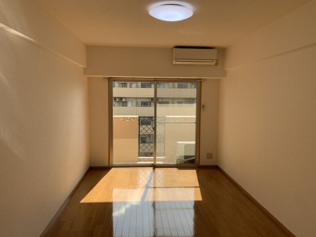 居室・リビング　同物件別室写真