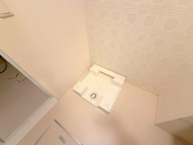 その他設備　嬉しい室内洗濯機置場。これで洗濯機も長持ちしますね。