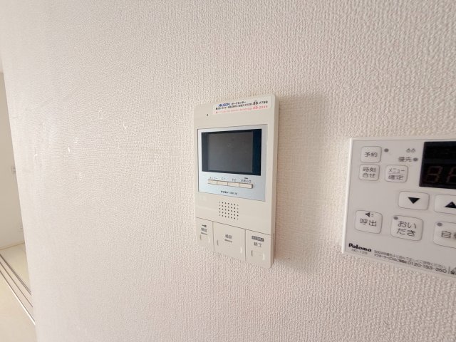 セキュリティ　TVモニターホンで来客が誰か確認してから開けて下さいね