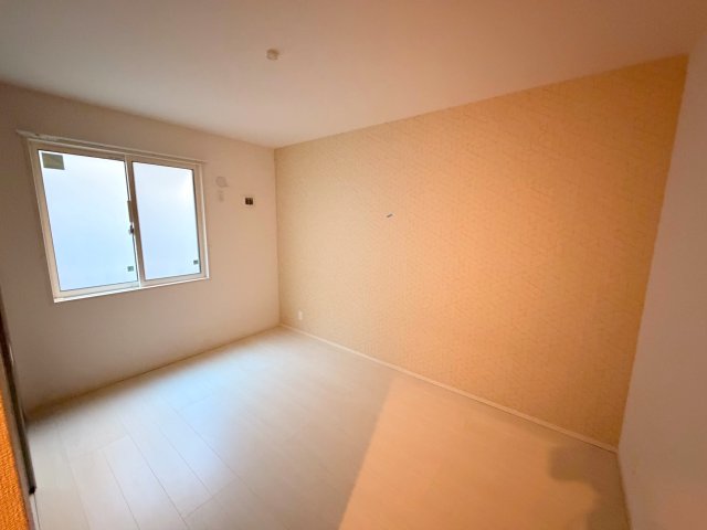 居室・リビング　落ち着いた雰囲気のこのお部屋でゆっくりお休みください。