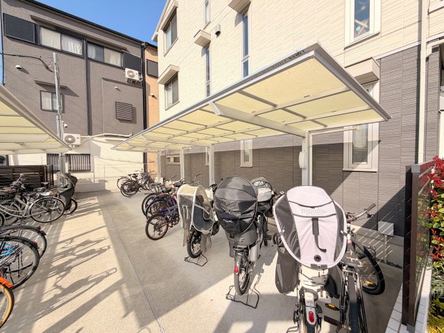 駐車場　敷地内には入居者専用の駐輪スペースもあります。