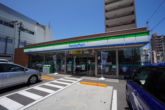 コンビニ　ファミリーマート高松今新町店（コンビニ）まで393m