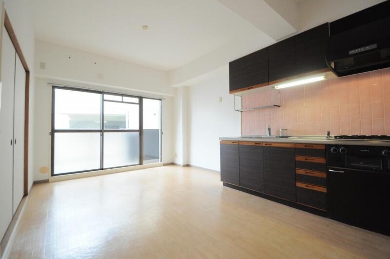 居室・リビング　広いリビングはご家族全員がリラックスできる空間です。