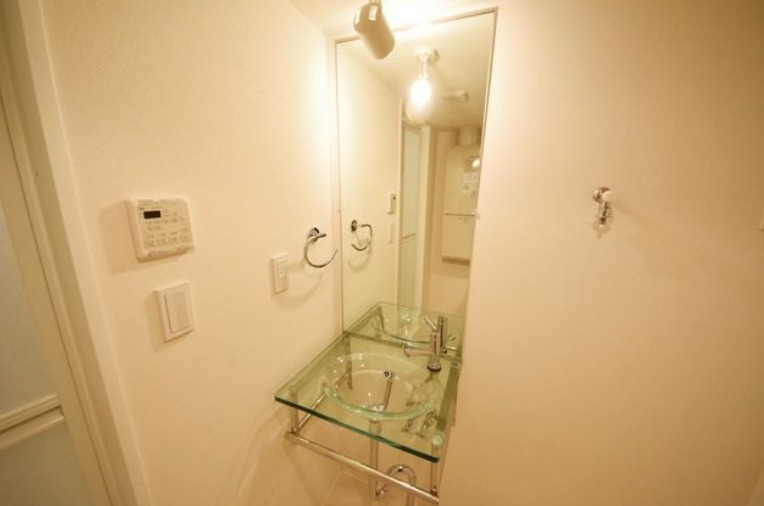 洗面設備　独立洗面台で身支度をすべて済ませてしまいましょう