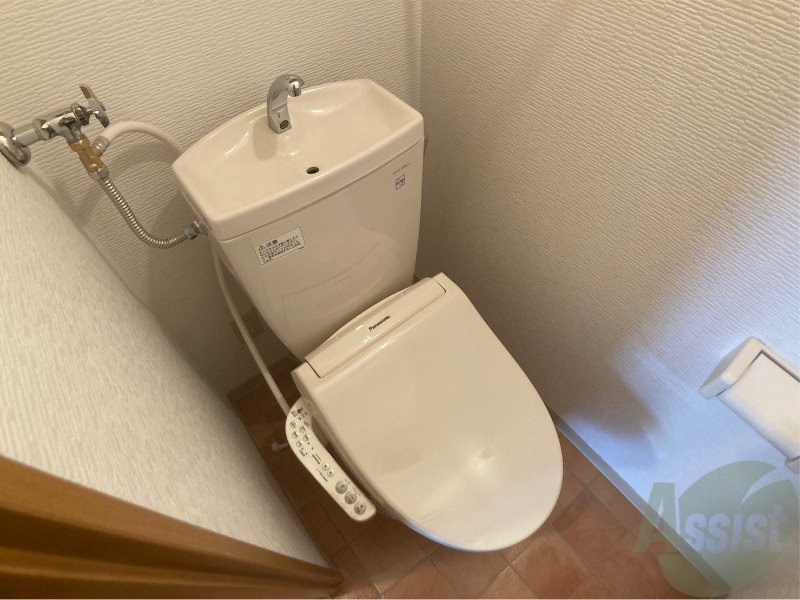 トイレ　こちらはトイレです。清潔感があり、安心して使用できます。