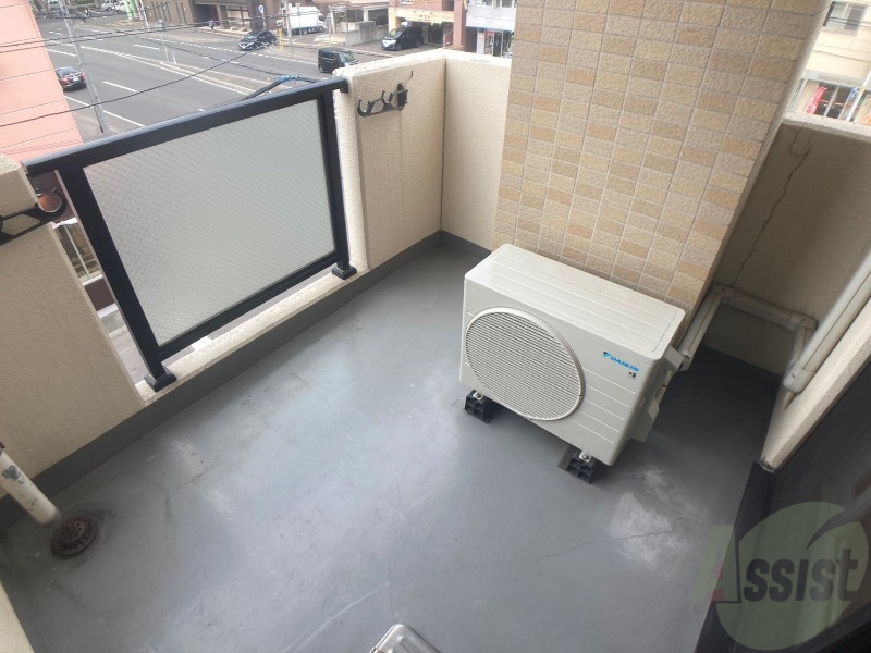 バルコニー　バルコニーです。天気の良い日には外干しができます！