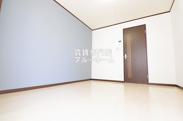 居室・リビング　6帖の明るい洋室！