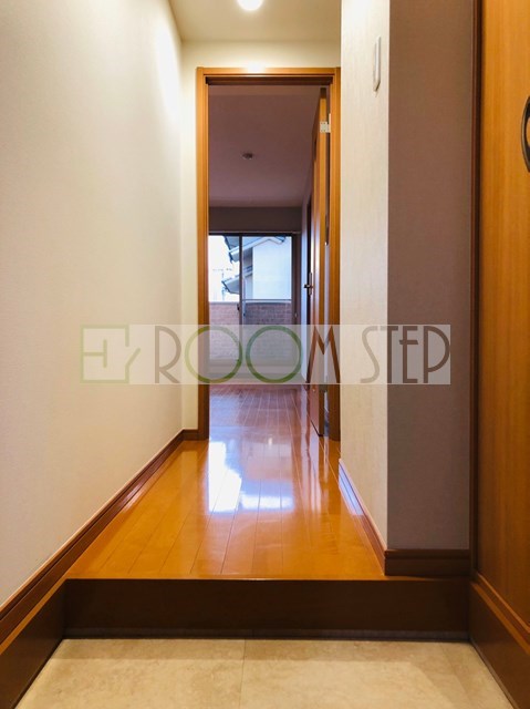 玄関　※別部屋参考写真