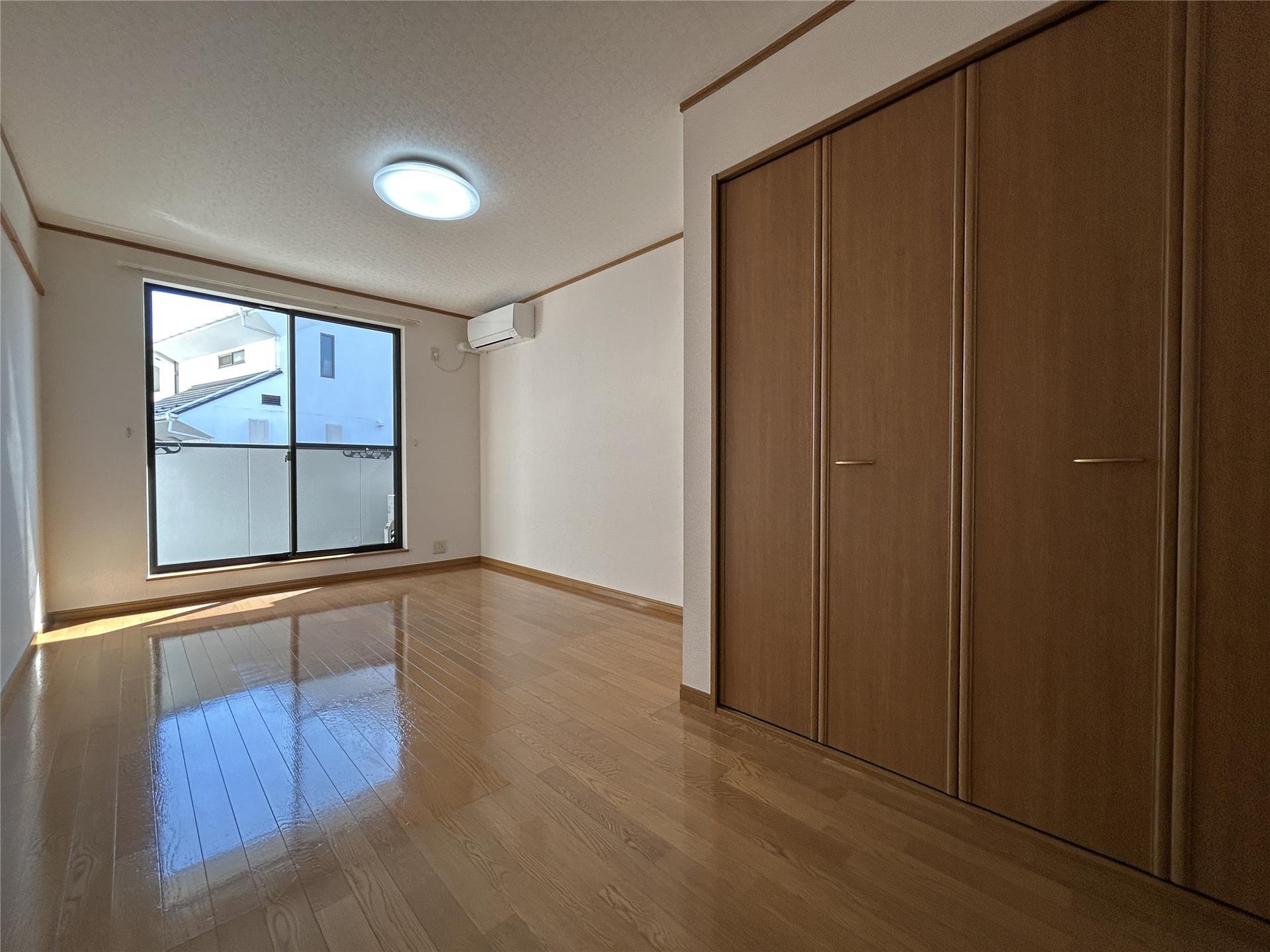 居室・リビング　広々とした8.6帖の洋室です(別部屋参考写真)