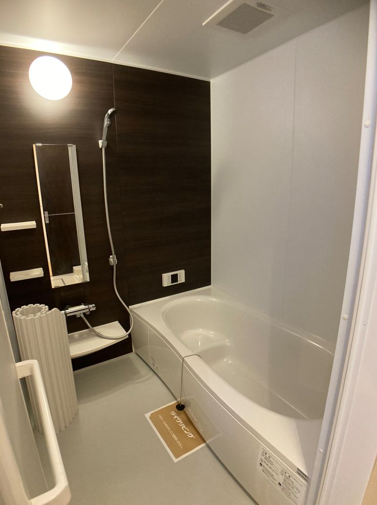 バス・シャワールーム　反転画像