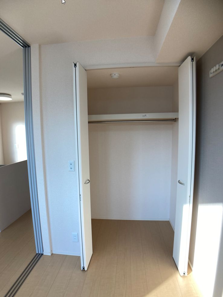 収納　反転画像