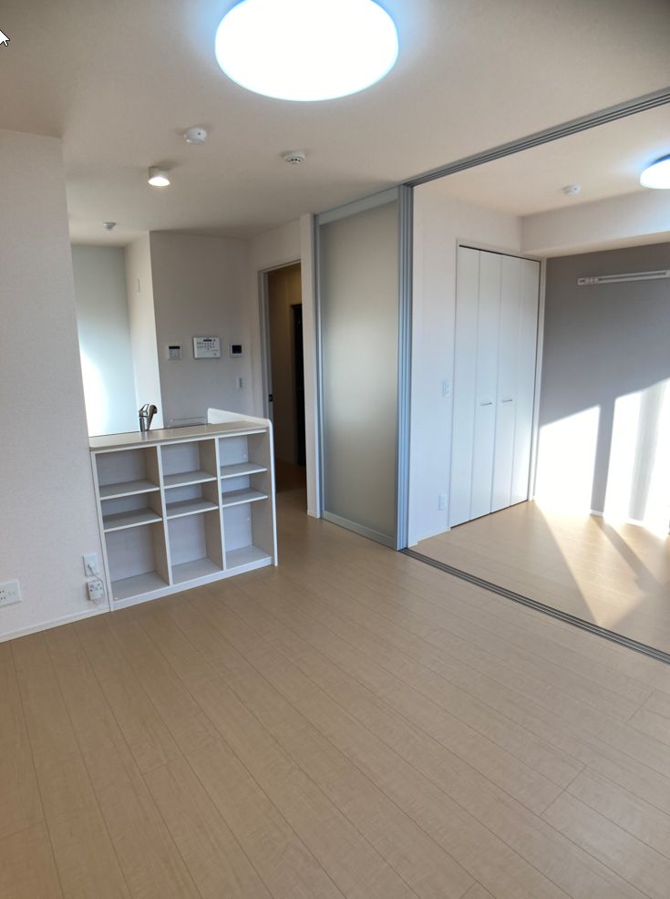 居室・リビング　反転画像