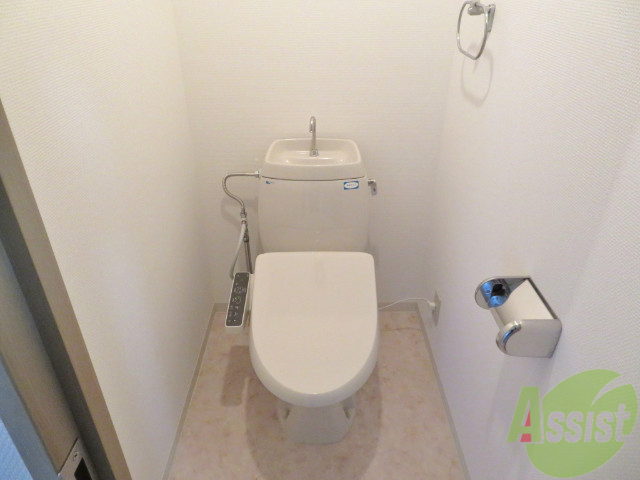 トイレ　ウォシュレット機能がついたトイレです。安心して使用できます。