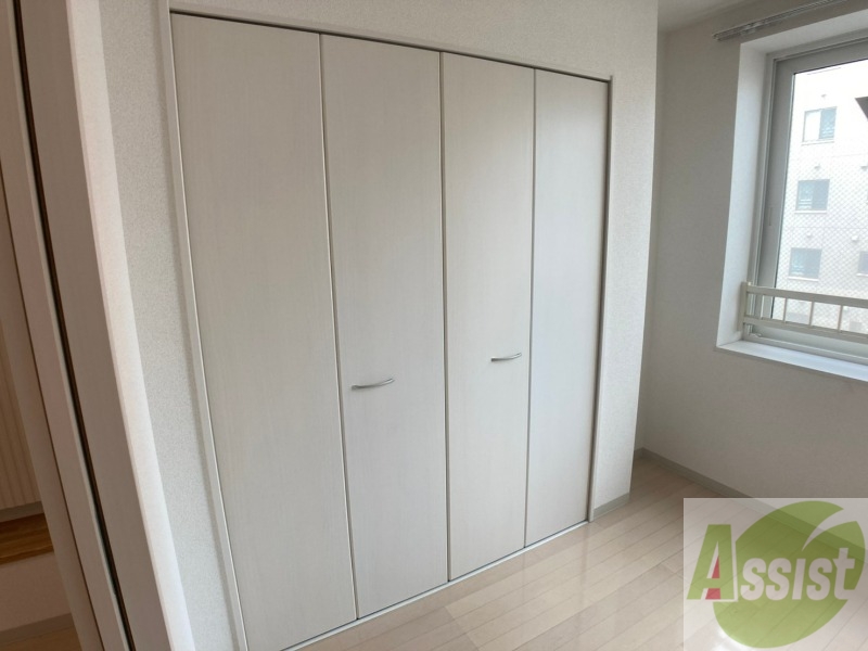 収納　寝室の収納です。部屋がすっきり片付きます。