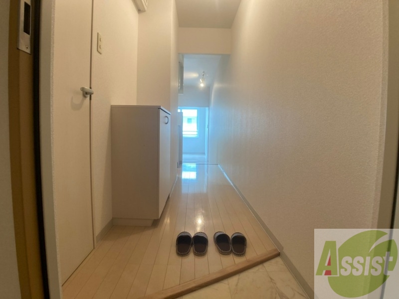 玄関　玄関の様子です。明るい印象ですね。気分もあがりそう。