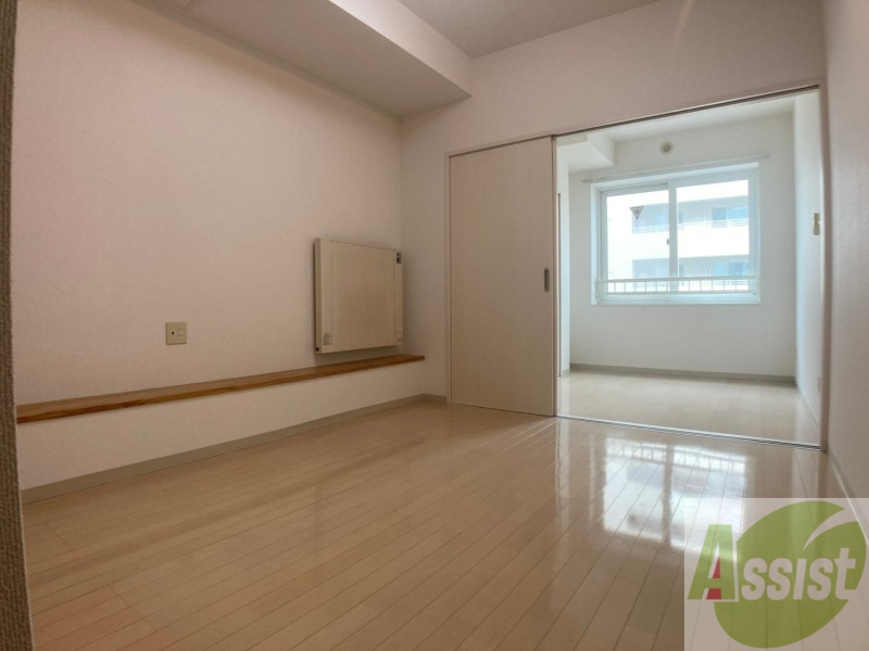 居室・リビング　広くてキレイなお部屋が広がっていて、充実した生活が送れそう。