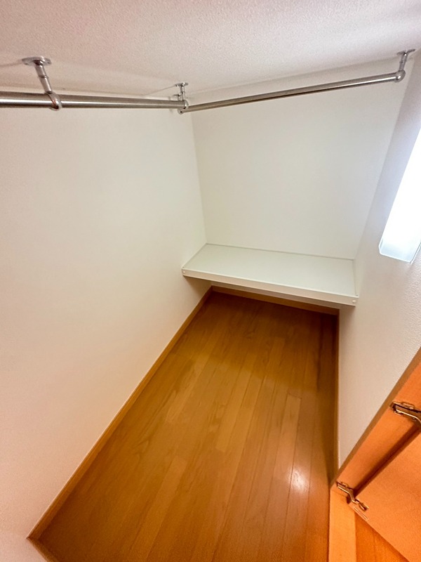 収納　ベッド下のウォークインクローゼット