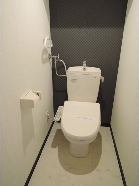 トイレ　嬉しいウォシュレット付きのトイレ！便座温かいですよ♪