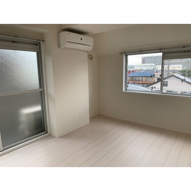 居室・リビング　こちらのリビングで趣味の時間をお楽しみください