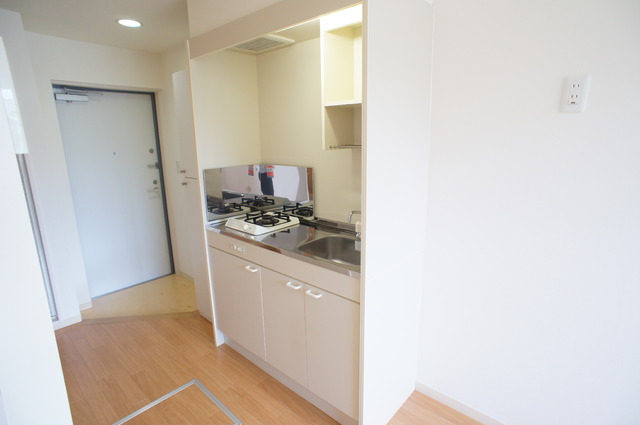 キッチン　上下収納豊富・調理スペースあり！使い勝手の良いキッチンです♪