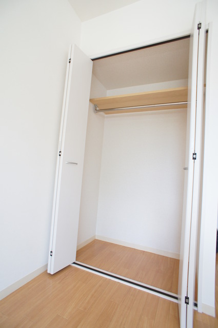 収納　増えがちな荷物をスッキリ収納できる大きめクローゼットです♪
