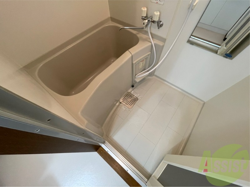 バス・シャワールーム　お風呂になります。一日の疲れを癒してくださいね。