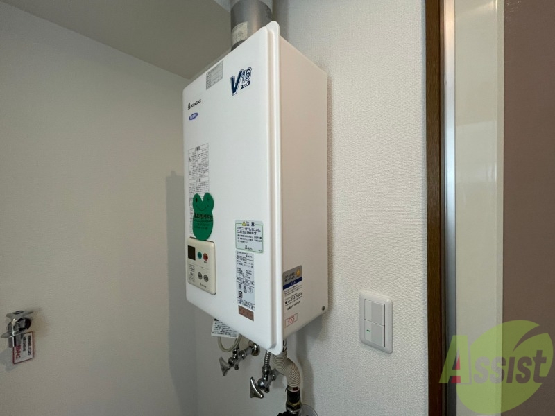 その他設備　ガス給湯器です。操作しやすいパネルになってます。