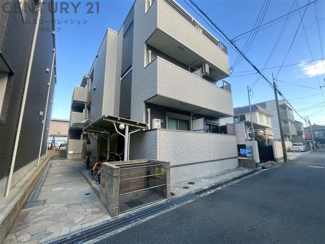 駐車場　オートロック・防犯カメラ付きで安心です！