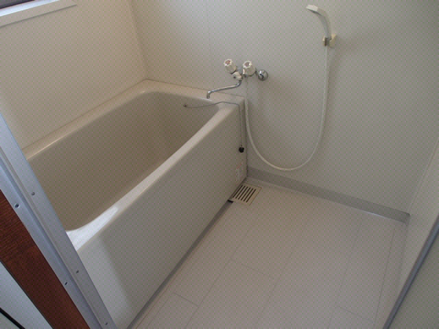 バス・シャワールーム　写真、間取図面などが現況と異なる場合は現況優先となります。