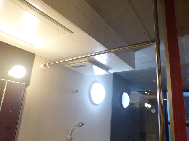 その他設備　浴室内物干付