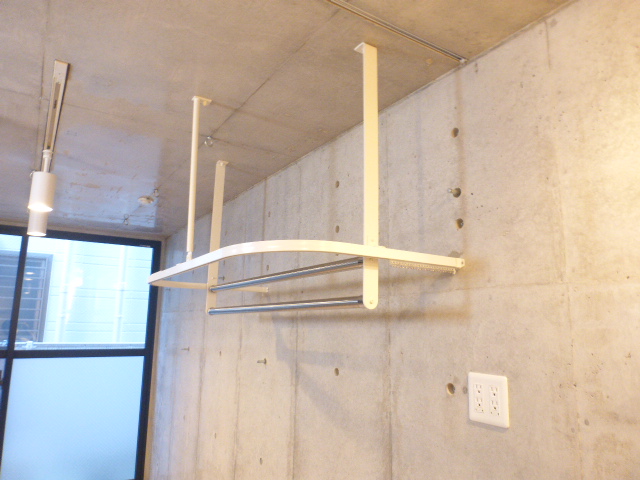 収納　ハンガーパイプ付