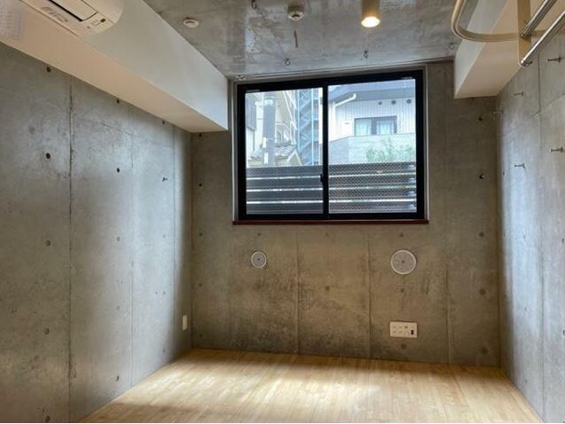 居室・リビング　居室スペースは約5.7帖　　　ミニマリストルーム