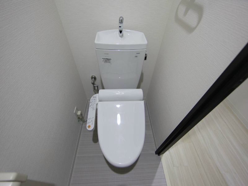トイレ　温水洗浄暖房便座付トイレ