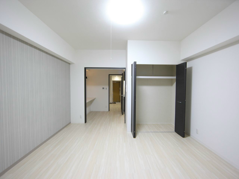 居室・リビング　洋室11帖　クローゼット付（収納充実してます）