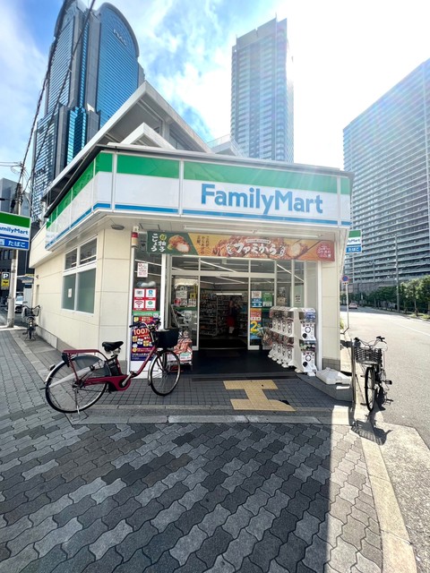 コンビニ　ファミリーマート豊崎三丁目店（コンビニ）まで120m