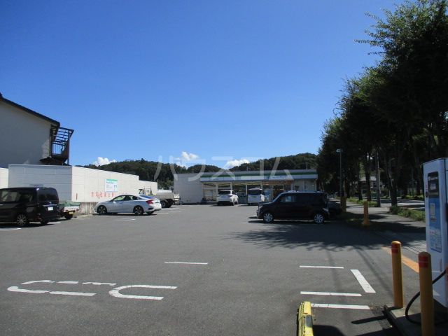 コンビニ　ファミリーマート 八王子西インター店（コンビニ）まで431m