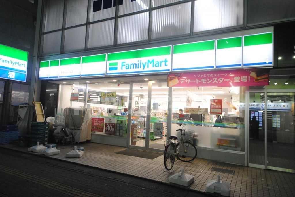 コンビニ　ファミリーマート南越谷四丁目店（コンビニ）まで140m