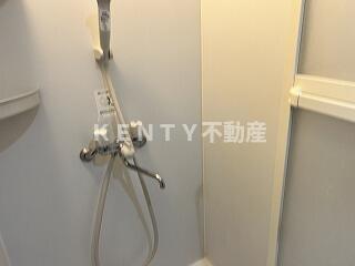 バス・シャワールーム　シャワーを浴びることができます