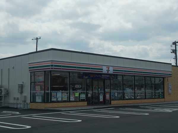 コンビニ　セブンイレブン（コンビニ）まで1200m