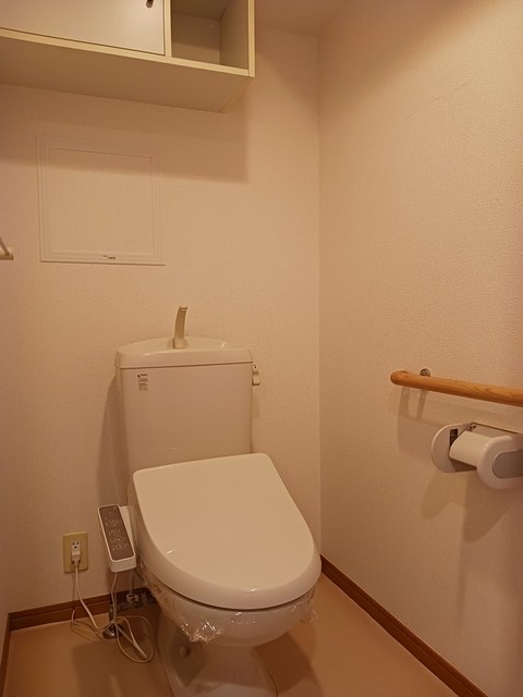 トイレ　温水洗浄便座付き♪