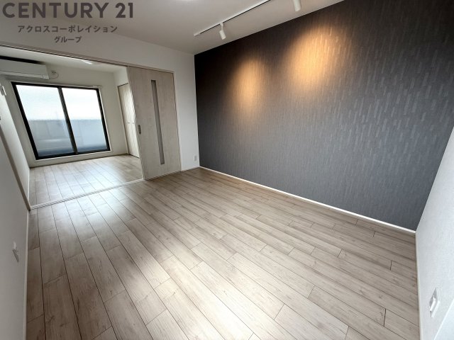 居室・リビング　床が明るい色合いで綺麗です♪