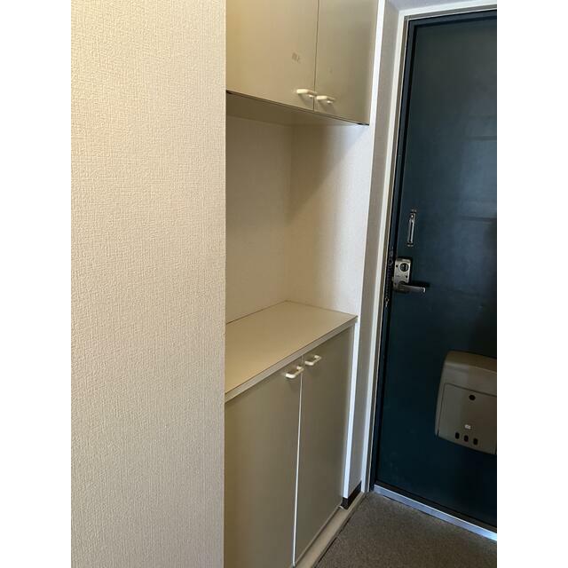 玄関　天吊つきのシューズＢＯＸが付いてます