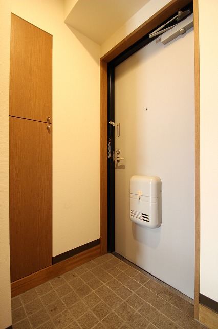 玄関　同物件、別号室のものです。