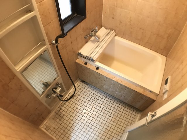 バス・シャワールーム　追い焚き機能付きで便利！