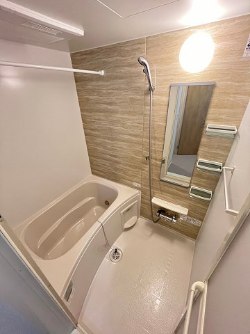 バス・シャワールーム　落ち着いた空間のお風呂です