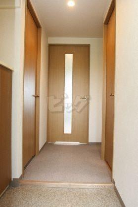 玄関　明るい玄関がお出迎えです☆