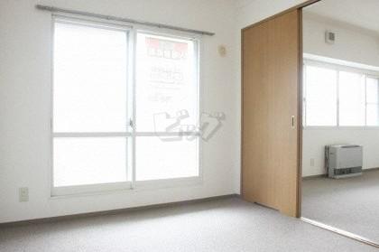 その他部屋・スペース　洋室も明るいですね！