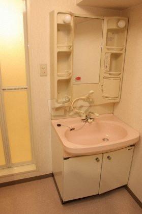洗面設備　朝の身支度に便利な洗面台です♪